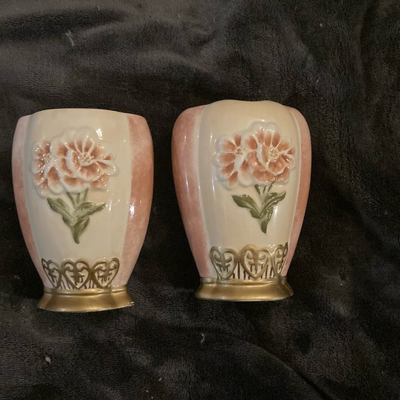 Bathroom accessories of toothbrush holders and cup design . - Picture 1 of 4